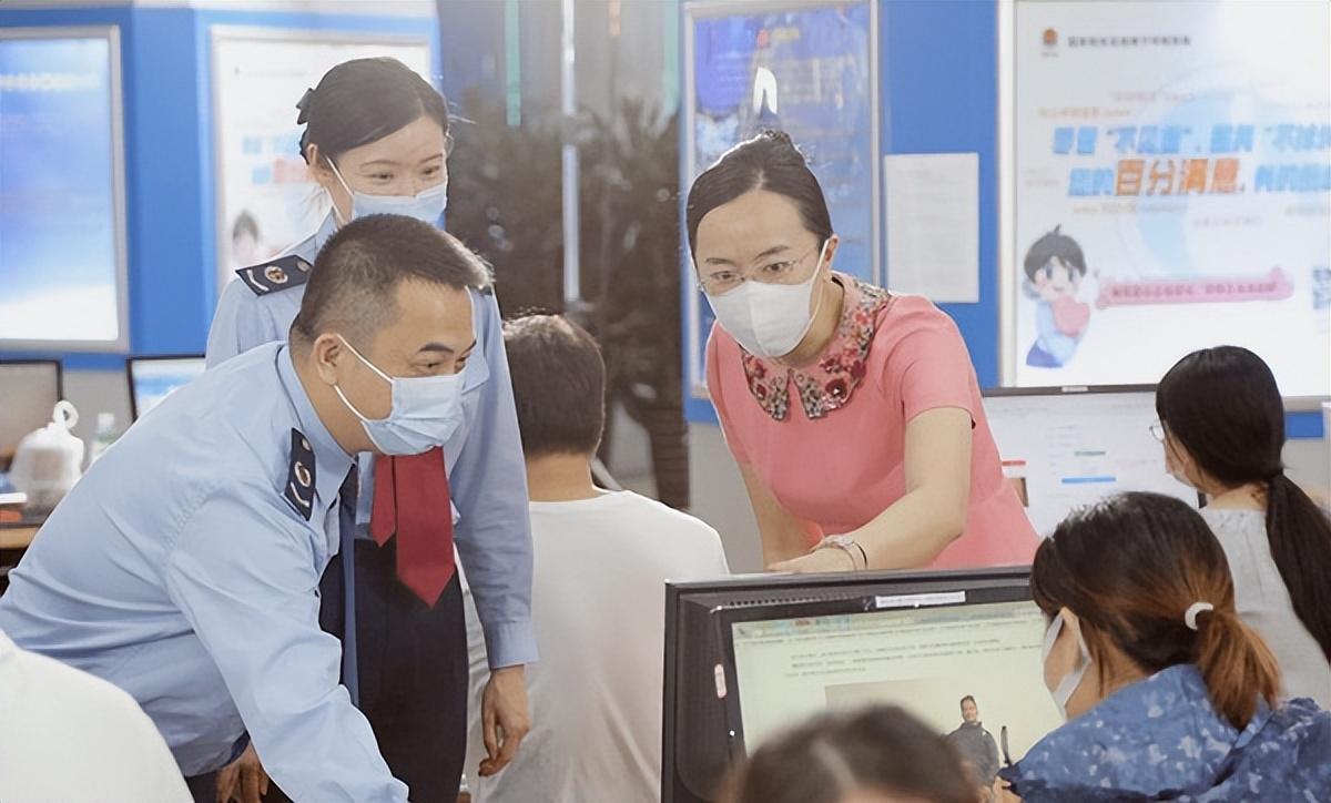 骑手撞人后先送外卖骑手撞人后先送外卖，道德和法律如何抉择？